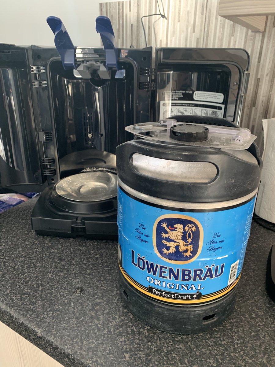 davidp0610's tweet photo. #Lรถwenbrรคu going in. This wonโt see Saturday out. Bottles while it chills #perfectdraft โฆ#workingmanskettle @TheBeerHawkโฉ โฆ@bootlegger1974โฉ https://t.co/1y24UCXlsN