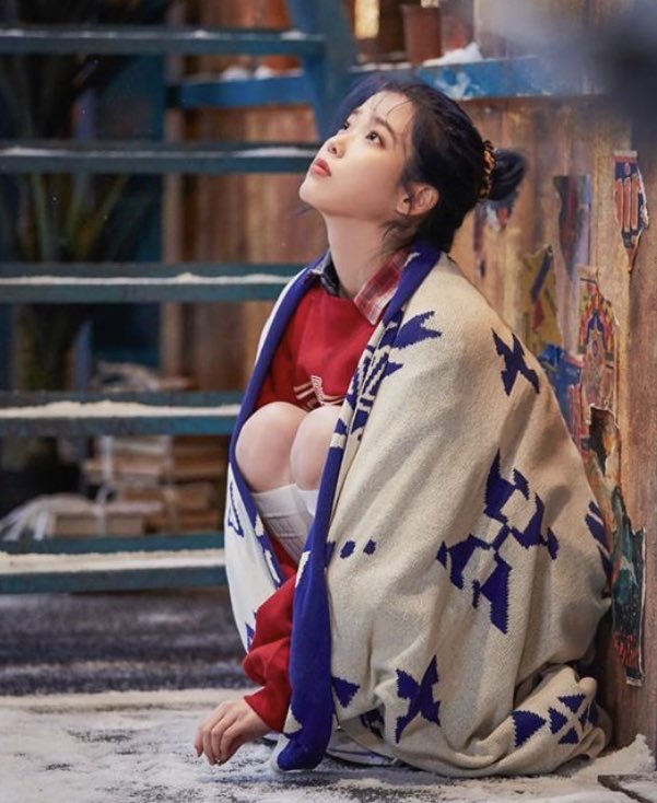 Our lovely IU in a hair bun 