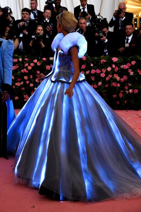 Another example is the Zendeya Cinderella dress she wore at the 2019 Met Gala.The designer Tommy Hilfiger used  technology hidden beneath the skirt to change the colour.