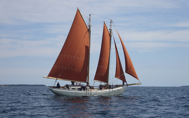 Check out this article in the The Chronicle Herald about Billy Campbell and his schooner the Martha Seabury, built right here at the Dory Shop! ow.ly/UjDC50z3DSr
•
•
•
#schooner #lunenburg #woodenboat