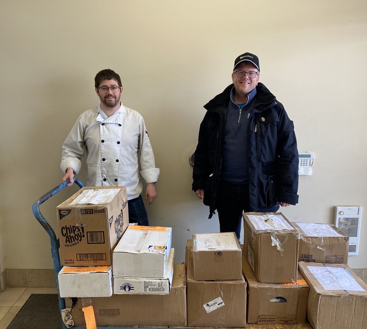 After we closed our remote Esker Site in the Ring of Fire, ⁦@NorontResources⁩ employee Mike Desilets made sure all our frozen meat got to Tanner Harris at the Thunder Bay Regional Food Distribution Agency. They need your help now more than ever.