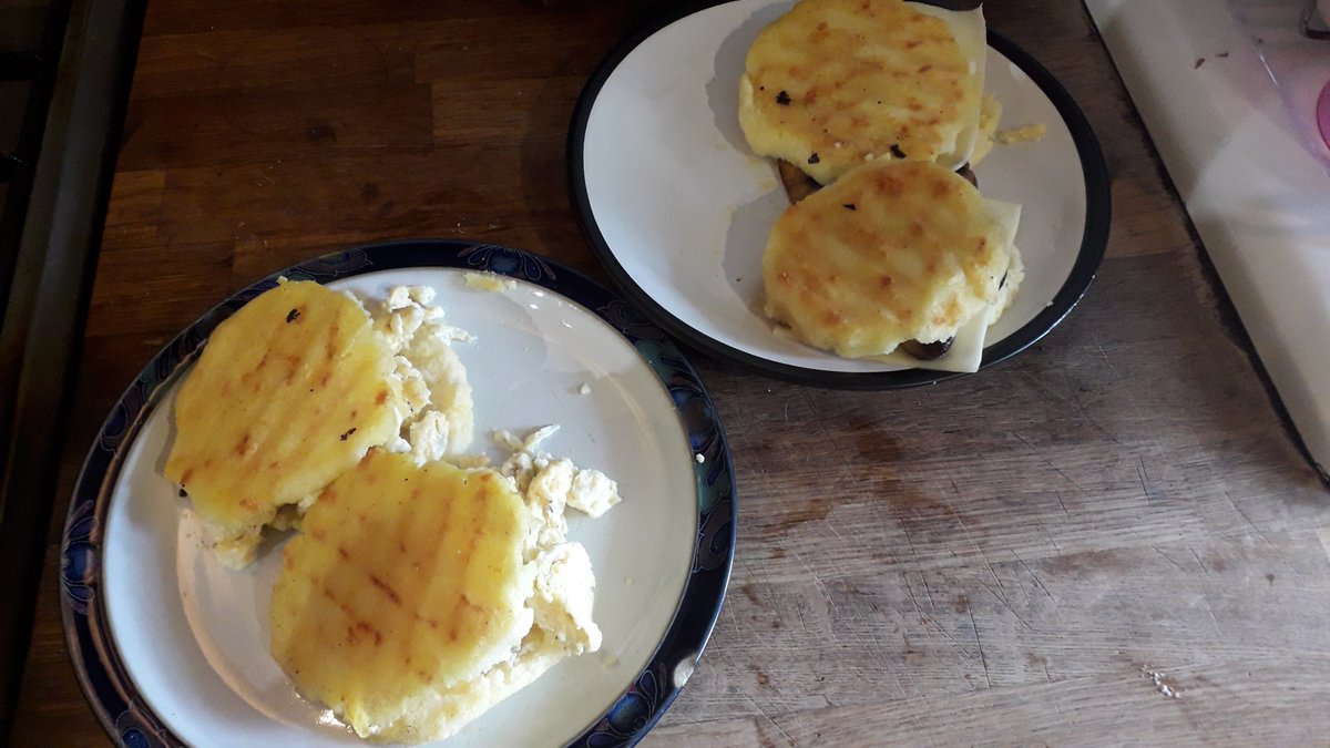 So whilst we are off, I'm setting you a challenge- find a French or Spanish recipe and have a go! I'm starting us off with arepas from Venezuela and Tarta de Santiago from Galicia in Spain. We'd love to see your photos! 🇻🇪🇪🇦👨‍🍳👩‍🍳