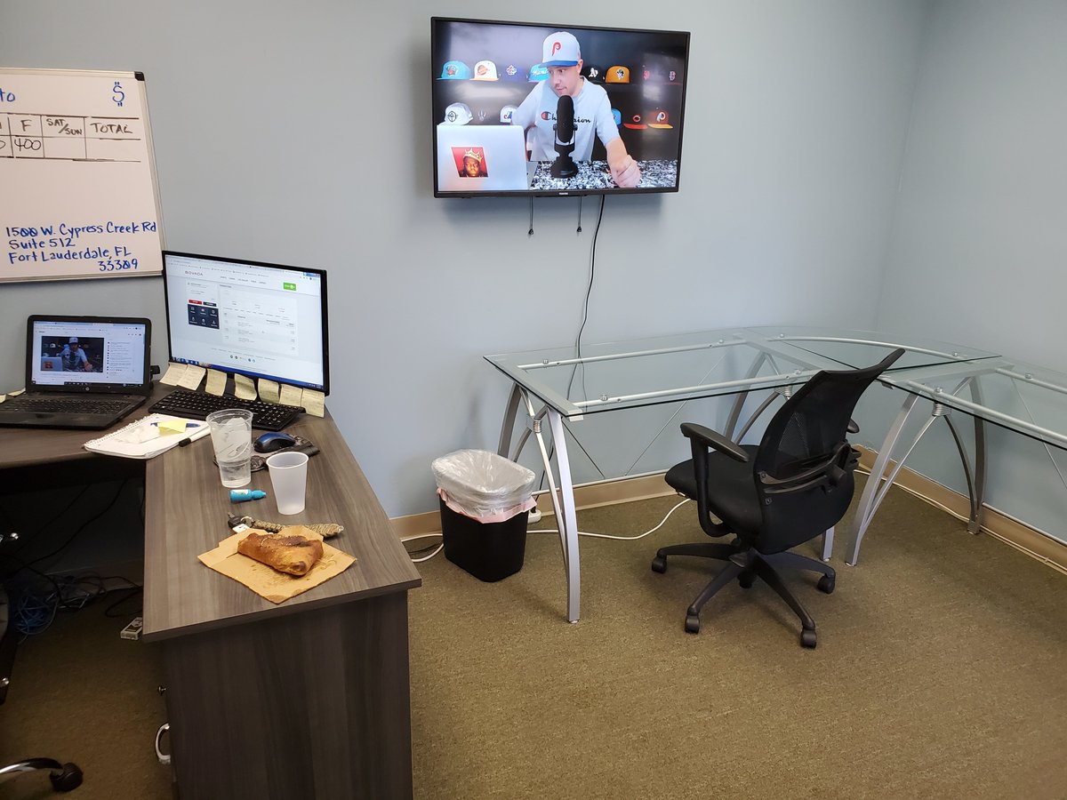 mrfatfist's tweet image. MAKING MONEY while MAKING MONEY!!!  @JimmyTheBag #HorseRacing #GulfstreamPark_USA #TampaBayDowns