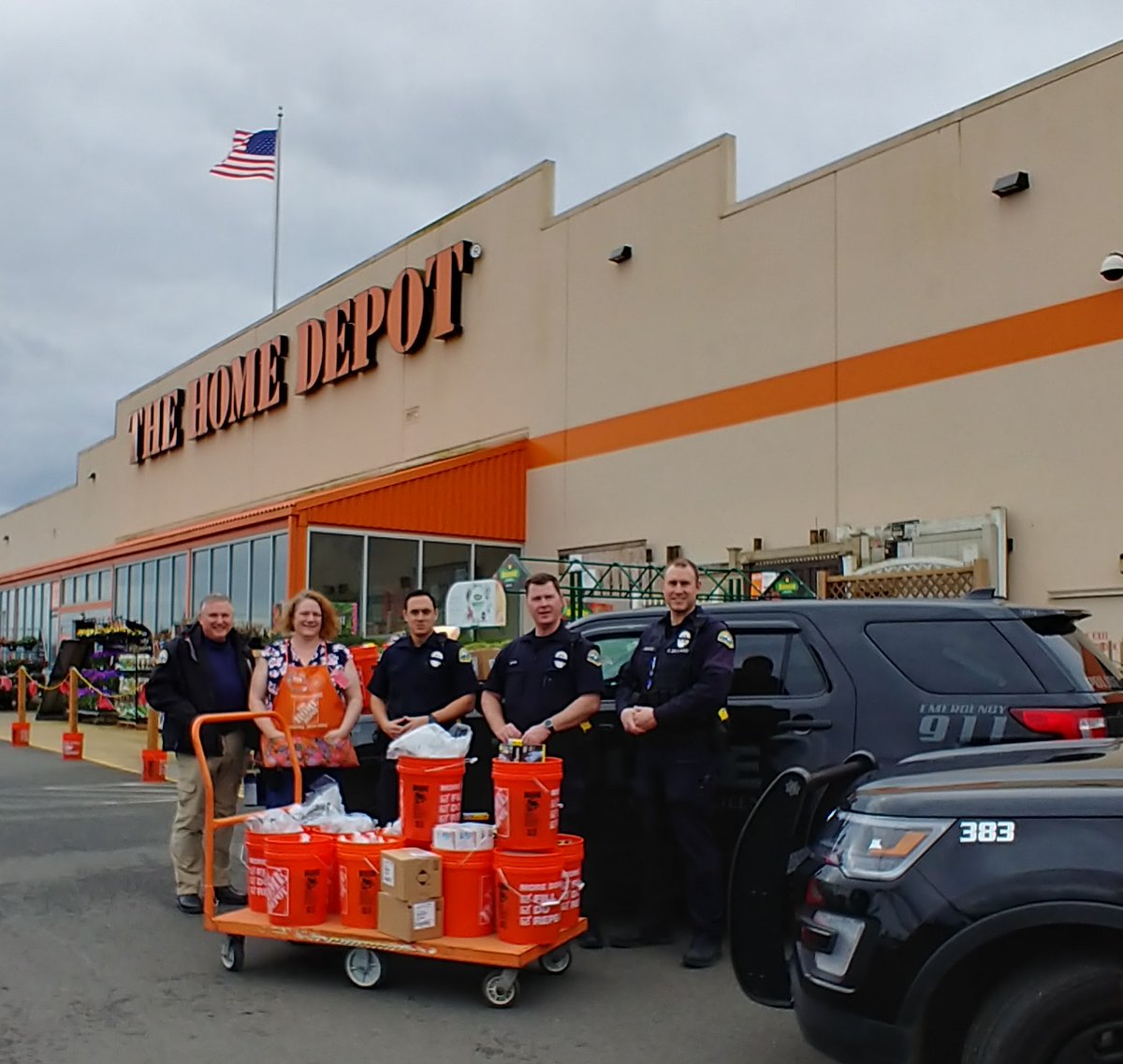 connie (@cizzgirl) on Twitter photo Feels good to give what we have. Thank you to all our first responders who are risking themselves everyday for our communities. #FirstRespondersStrong <a href="/CityofHoquiam/">City of Hoquiam</a> <a href="/aberdeenpdwa/">Aberdeen Police Department</a> <a href="/GHCares/">Harbor Regional Health</a> <a href="/8964THD/">Brenda Glover Home Depot #8964</a> <a href="/AkinsMel/">Mel Akins</a> <a href="/ErnestD52/">Ernest Knight</a> <a href="/jen_gillaspie/">Jen Gillaspie</a> <a href="/asm_8964/">Ezekiel Smith</a> <a href="/demcclain22/">David McClain</a> pic.x.com/c1FfGoqkJz Feels good to give what we have. Thank you to all our first responders who are risking themselves everyday for our communities. #FirstRespondersStrong <a href="/CityofHoquiam/">City of Hoquiam</a> <a href="/aberdeenpdwa/">Aberdeen Police Department</a> <a href="/GHCares/">Harbor Regional Health</a> <a href="/8964THD/">Brenda Glover Home Depot #8964</a> <a href="/AkinsMel/">Mel Akins</a> <a href="/ErnestD52/">Ernest Knight</a> <a href="/jen_gillaspie/">Jen Gillaspie</a> <a href="/asm_8964/">Ezekiel Smith</a> <a href="/demcclain22/">David McClain</a> pic.x.com/c1FfGoqkJz