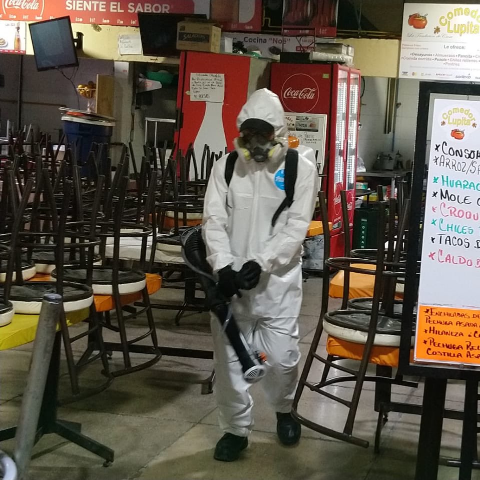 AlcaldiaMHmx's tweet photo. La 2.ª etapa de #Sanitización de Mercados Públicos de la Alcaldía prosigue. Acudimos a sanitizar los siguientes mercados: #Chorrito; #Anáhuac Zona y Anexo; #Tacuba; #América; #PeñaManterola; #Escandón; #PradoNorte; y #TacubayaBecerra.

#ConsumeMH
#MHelCorazónDeLaCapital https://t.co/9bqJXOvoY0