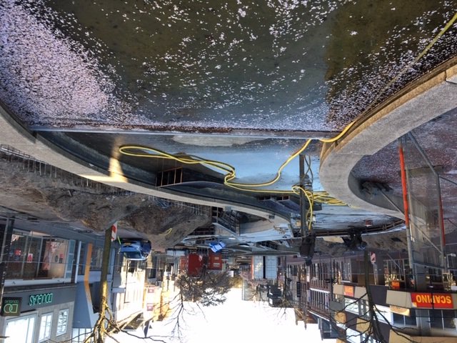 Herinrichting binnenstad #Hoogeveen, fase 2, dag 84: De voorbereidingen voor het storten van de betonwanden van de nieuwe oversteek over de Cascade zijn getroffen. 
Het betonwerk waar het water onderdoor stroomt en waarop het wandelpad aangelegd wordt, is aangebracht.