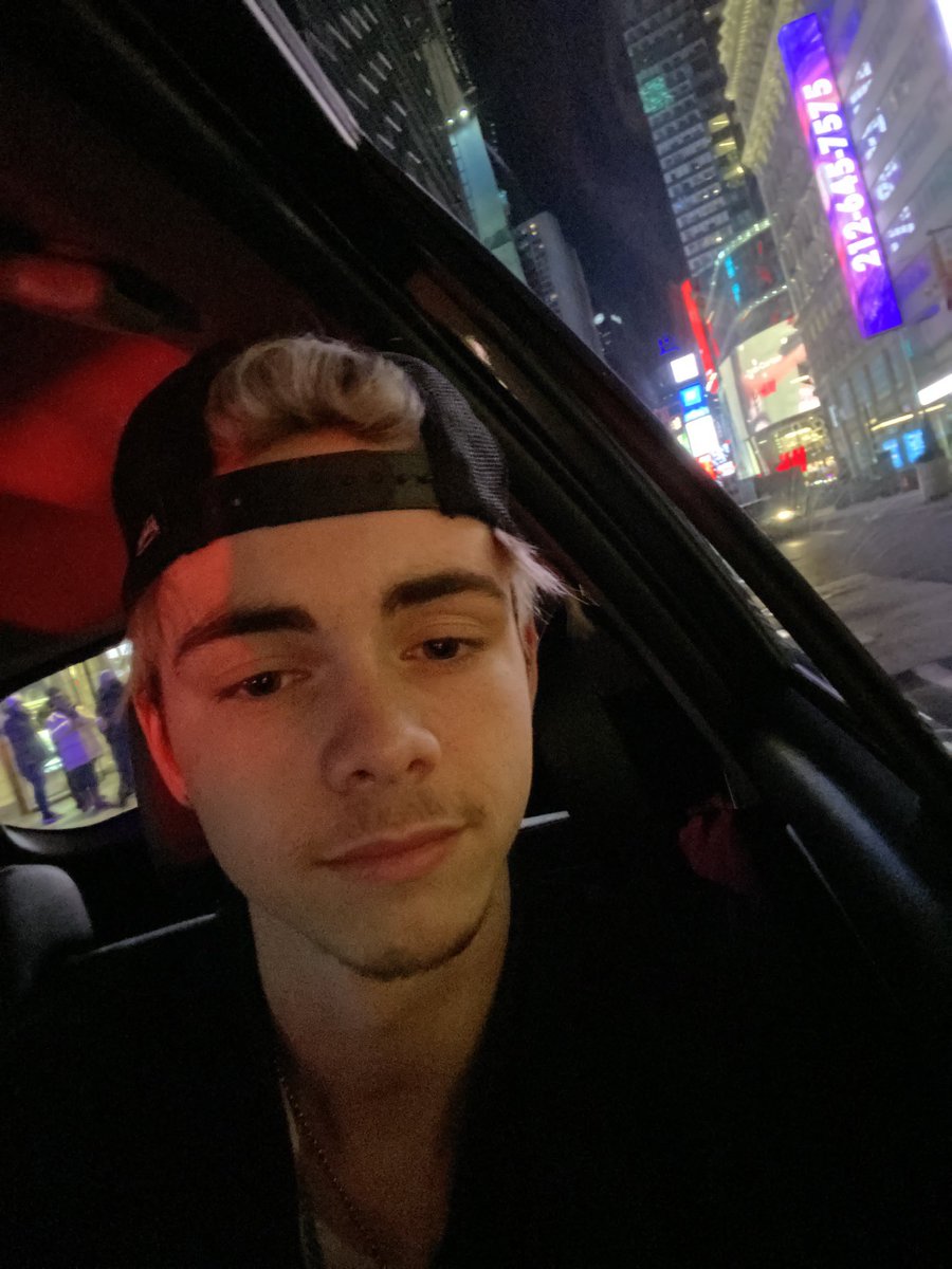 corbyn besson selfies — a thread  @corbynbesson