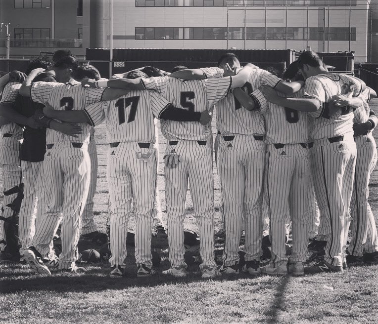 roosevelt_bball's tweet photo. With heavy hearts, we grieve the loss of Ryan Poe, Senior Hayden Poe’s dad. He passed away this morning. Please continue to keep the Poe family in your prayers... He will ALWAYS be part of our baseball family and in our hearts. FAMILIES ARE FOREVER https://t.co/Uqbbr41Eu1