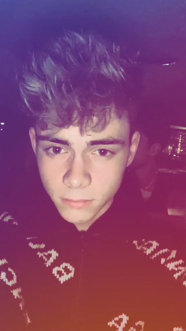 corbyn besson selfies — a thread  @corbynbesson