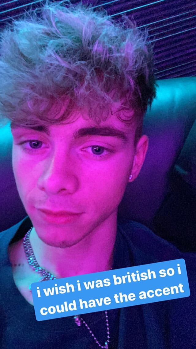 corbyn besson selfies — a thread  @corbynbesson