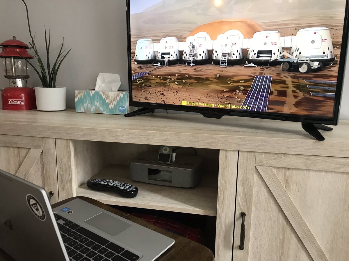 missmajor9's tweet photo. Today we took a virtual field trip to Mars. We learned about SpaceX and what it would take to sustain life on Mars. #nothingwillstopus @Banff_El_School @MountainEdu https://t.co/UVhRXu9MCt