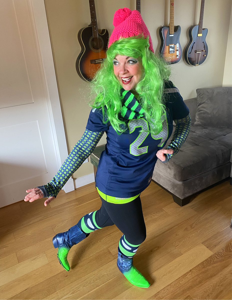 SeattleWolf's tweet photo. Channeling my inner #Beastmode! 

Show me YOUR #WolfSpiritDay 💙💚 ~ @DeAnnaLeeDance https://t.co/CPpQiMzxeI