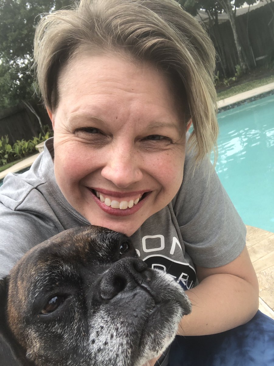 LaurieHaseltine's tweet photo. Ready for the weekend!
#water #twix #HoustonBoxerRescue #coreessential #twepride #twehowl https://t.co/nXbsH7YryJ