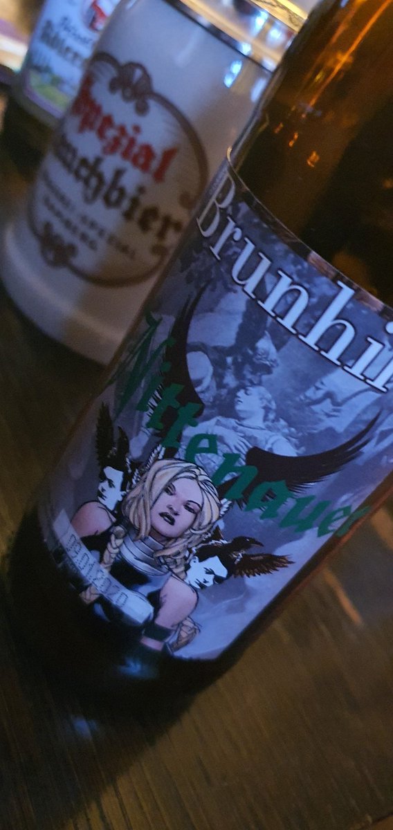 #Brunhilde #beer Maltata, dolce , miele di castagno. Meravigliosa bevuta beverina nonostante i suoi 6,5°. Il finale è semplice e ricorda il caramello e la crosta del pane appena sfornato insieme ad un filo di erbaceo e agrumato simil arancio. 
.#beercold #beviamo #beerporn