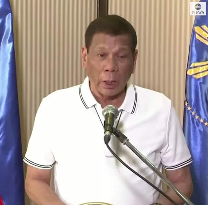 Truthur60627684's tweet photo. Nakakaawa sya kahit matanda na at bakas sa mukha nya ang stress at pagod. Pasalamat parin tayo nasa bahay lang tayo, siya , sila,  halos hindi na makakain, makatulog kaasikaso ng mga dapat para sa taumbayan. Sana lang let's pray and help our government officials at frontliners. https://t.co/N180aGSYD6