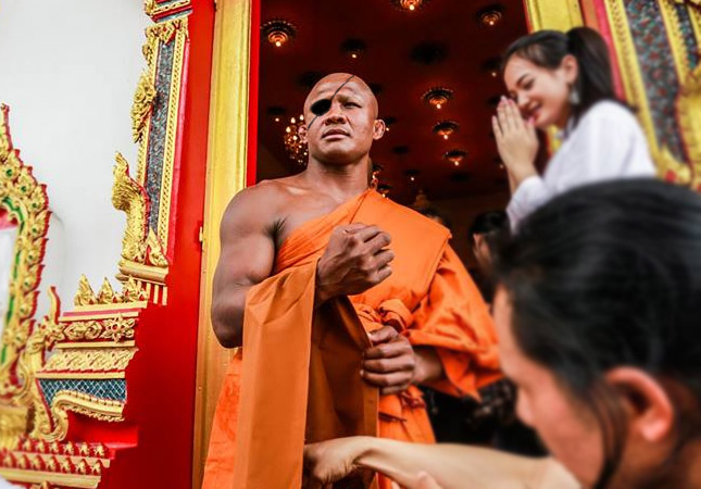 I'm still thinking of the time when GOAT Muay Thai fighter Buakaw became a monk and ended up looking just like Sagat irl #บัวขาวบัญชาเมฆ