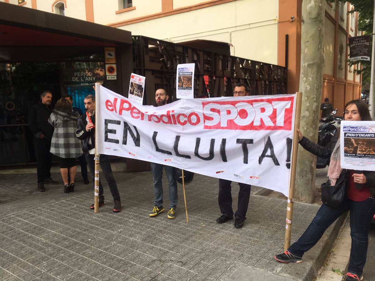 FeSPeriodistas's tweet photo. Comités empresa de varios medios de comunicación piden al gobierno que trate al periodismo como "servicio esencial" y aporte ayudas a las empresas que permitan frenar ERTE y cumplir con obligación de informar. Por el #periodigno y el #derechoinformación
👉https://t.co/flJkeErCmC https://t.co/LAc8BpouEm