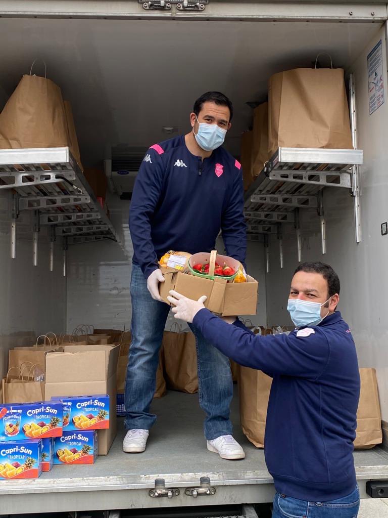 thomaslombard3's tweet photo. Les livraisons de produits frais ont continué aujourd’hui à destination de nos chers amis supporters. Merci ⁦@DantyJonathan⁩ et coach L Sempéré pour leur soutien.
⁦@SFParisRugby⁩ #TheCollectifRungis https://t.co/dQ1IOnu3B1