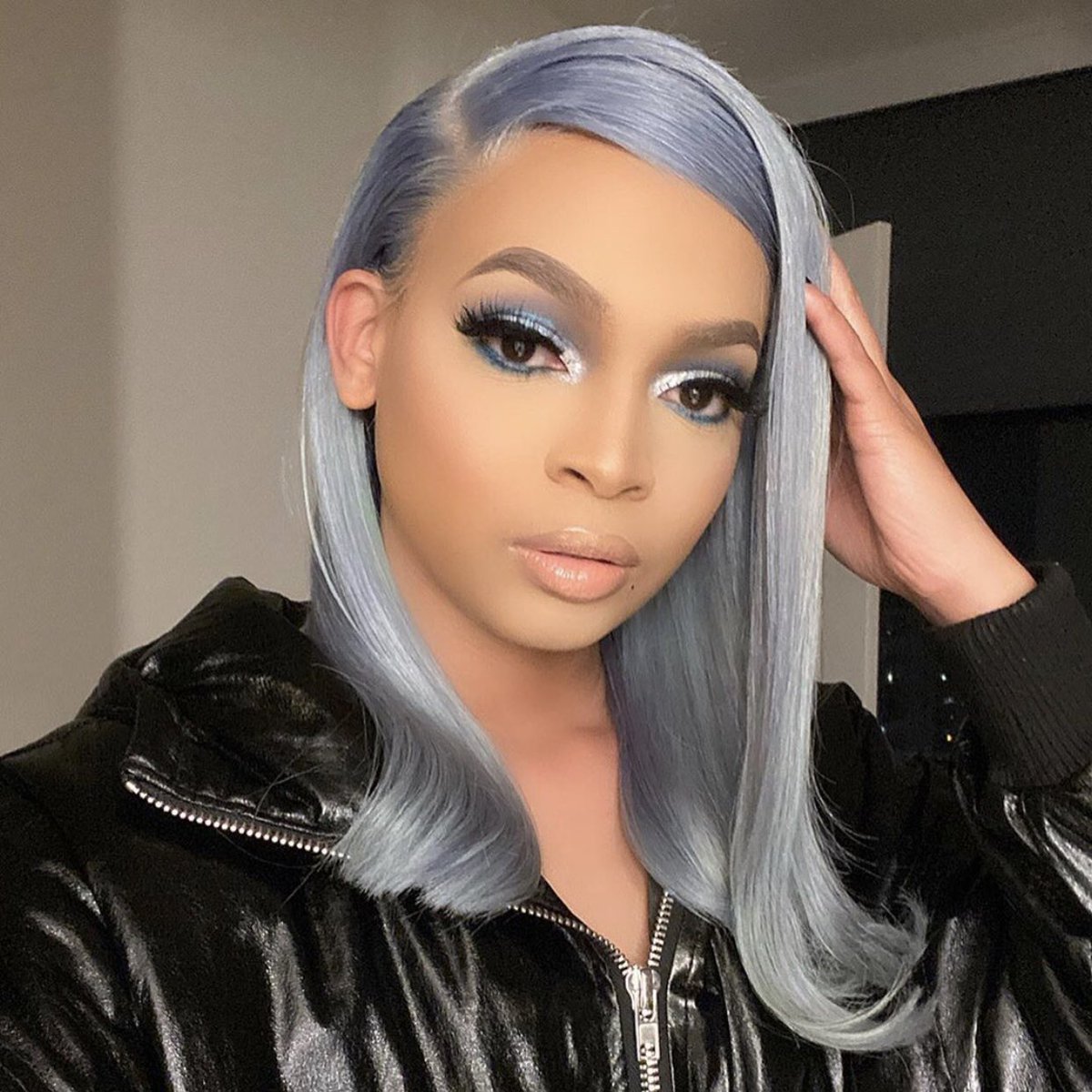 thewigbarlondon's tweet photo. We stan! 😍 Ending the week with our favourite @iamalonzoarnold wig looks! #WIGINSPO

#newhairday #hdlacefrontal #frontalslay #machinemadewigs #weftextensions #fulllacewiginstall #wigslayed #wigstore #wigs https://t.co/7Jl1H9VPj1