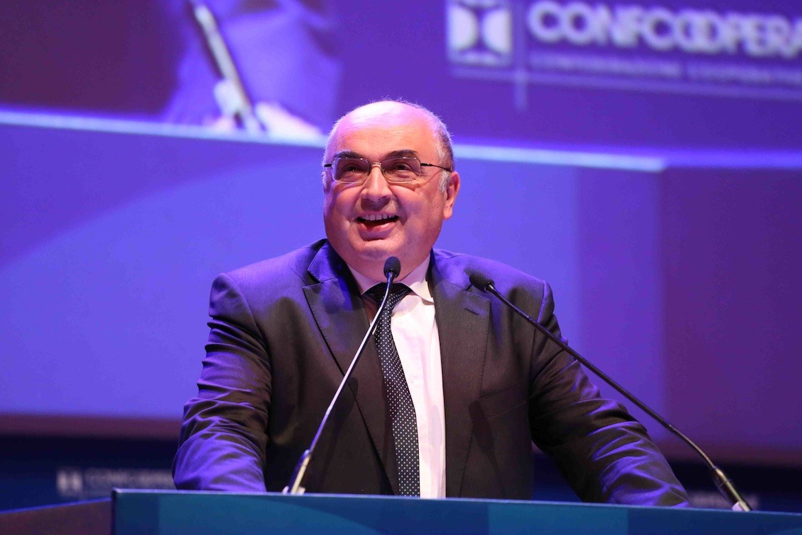 Covid19, Gardini scrive ai cooperatori, siamo vicini a tutti voi e alle vostre imprese, insieme supereremo l'emergenza e ricostruiremo il nostro futuro
italiacooperativa.it/notizia/covid1… <a href="/Confcooperativ1/">Confcooperative</a> <a href="/FedSolidarieta/">Federsolidarietà IT</a> @federcoopesca <a href="/CooperativeAgro/">CooperativeAgro</a> <a href="/ConfcoopLavoro/">Conf Lavoro e Servizi</a> <a href="/ConfcoopCultura/">Confcooperative Cultura Turismo Sport</a>