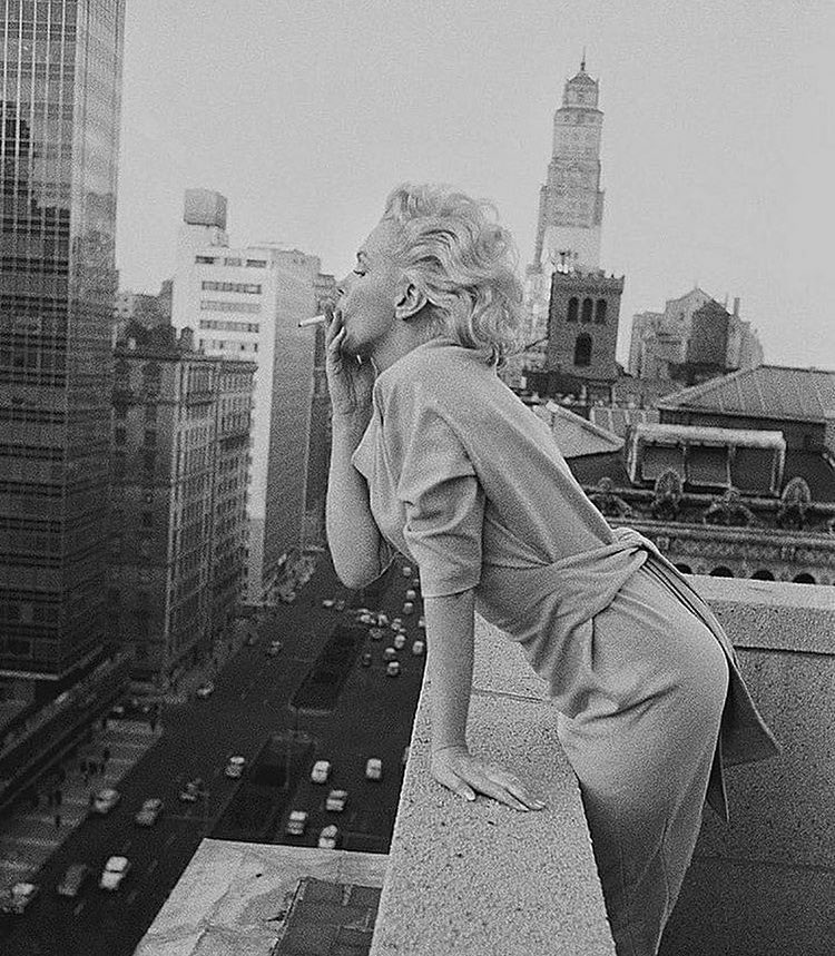 Iohlita's tweet photo. Marilyn Monroe in New York City, 1955 https://t.co/4C809ty5yw