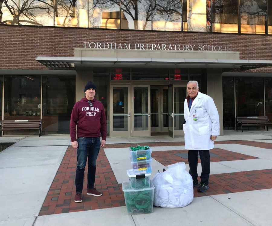 FordhamPrep's tweet photo. Dr. Ernest Patti P'20 of @SBHBronx joined Alexis Christoforous P'21 on @YahooFinance to talk about the Coronavirus pandemic and the community's response to him and his colleagues - including the Prep's own #LunchforLife program.
https://t.co/aMW2DToRFg https://t.co/xgZ7oaVEP2