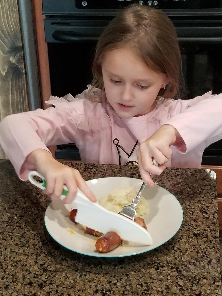 kmrobinson722's tweet photo. The kids made their own lunches today.  Ham and cheese for the little man, sausage and smashed taters for the little miss.
#fresfoodie #eaglesoar @FRES117 https://t.co/VuiMDRammu