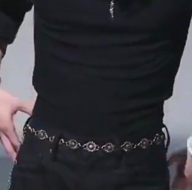 san’s tiny waist ; a thread