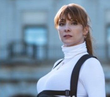 posnaakidenuevo's tweet photo. Da igual lo hija de puta que sea su personaje, esta cabrona siempre se gana mi amor #LaCasaDePapel4 https://t.co/0UqOxUm8dW