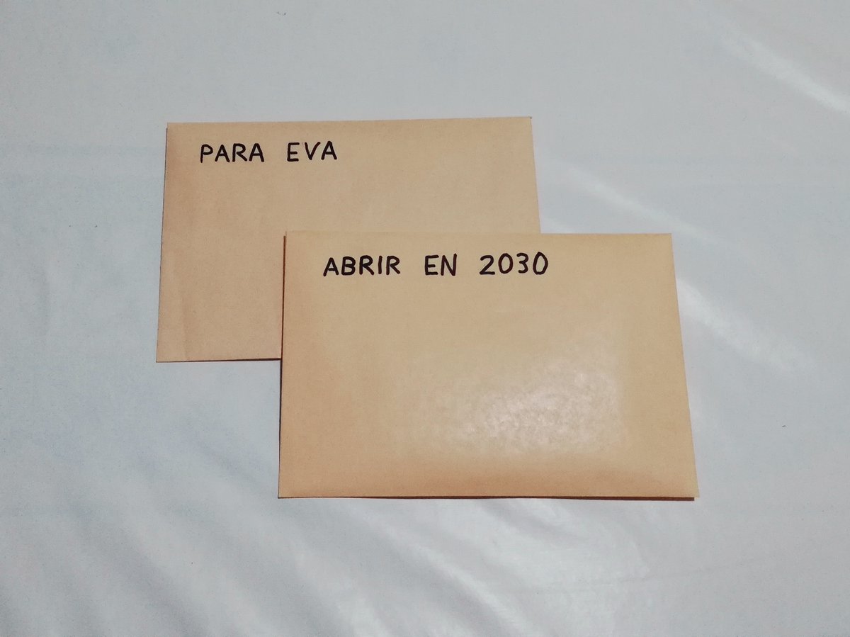 MariahPozzo's tweet photo. Cartas para el futuro. Una es para mi yo de dentro de una década y otra para mi amiga @Lilleon8 cuando nos volvamos a ver 💚 #CampWrite #Reto18 https://t.co/NVTsnT455k
