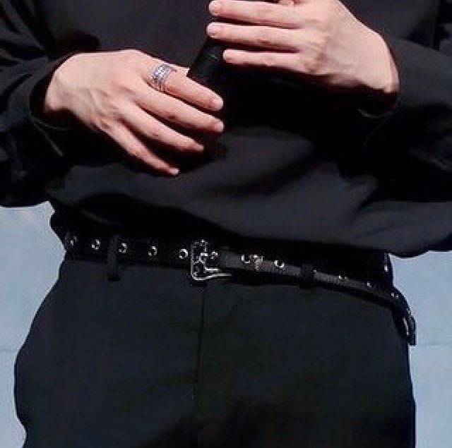 san’s tiny waist ; a thread