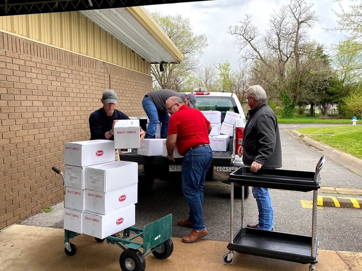 #FeelGoodFriday! <a href="/TysonFoods/">Tyson Foods</a> donates 800+ meals weekly to the Senior Center for homebound seniors in April! Neighborhood Services help pick up on Fridays &amp; deliver them to the center. They pack/deliver them on Mondays! We are SO proud of our community! #SpringdaleStrong