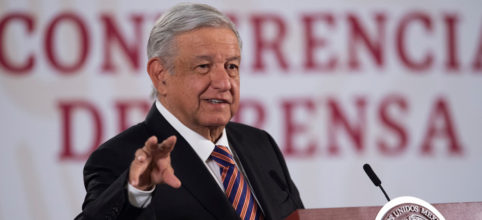 AristeguiOnline's tweet photo. AMLO: dinero de fideicomisos va a programas sociales, reactivación económica, Pemex y deuda

https://t.co/eTDXVm35P2 https://t.co/HxpvnMV0Ba