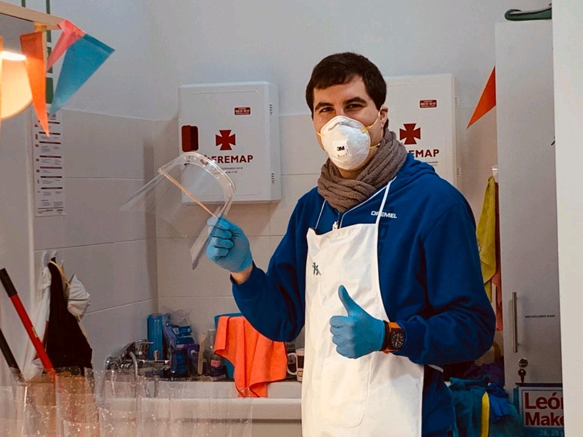 FabLabLeon's tweet image. Hoy nos gustaría hacer una mención especial a nuestro compañero @Adrian_Towy , trabajador de @Adif_es, y que como voluntario de @FabLabLeon está fabricando material EPI para personal sanitario sin descanso y altruistamente.
Siempre dispuesto a ayudar a todos, gracias Adrián!