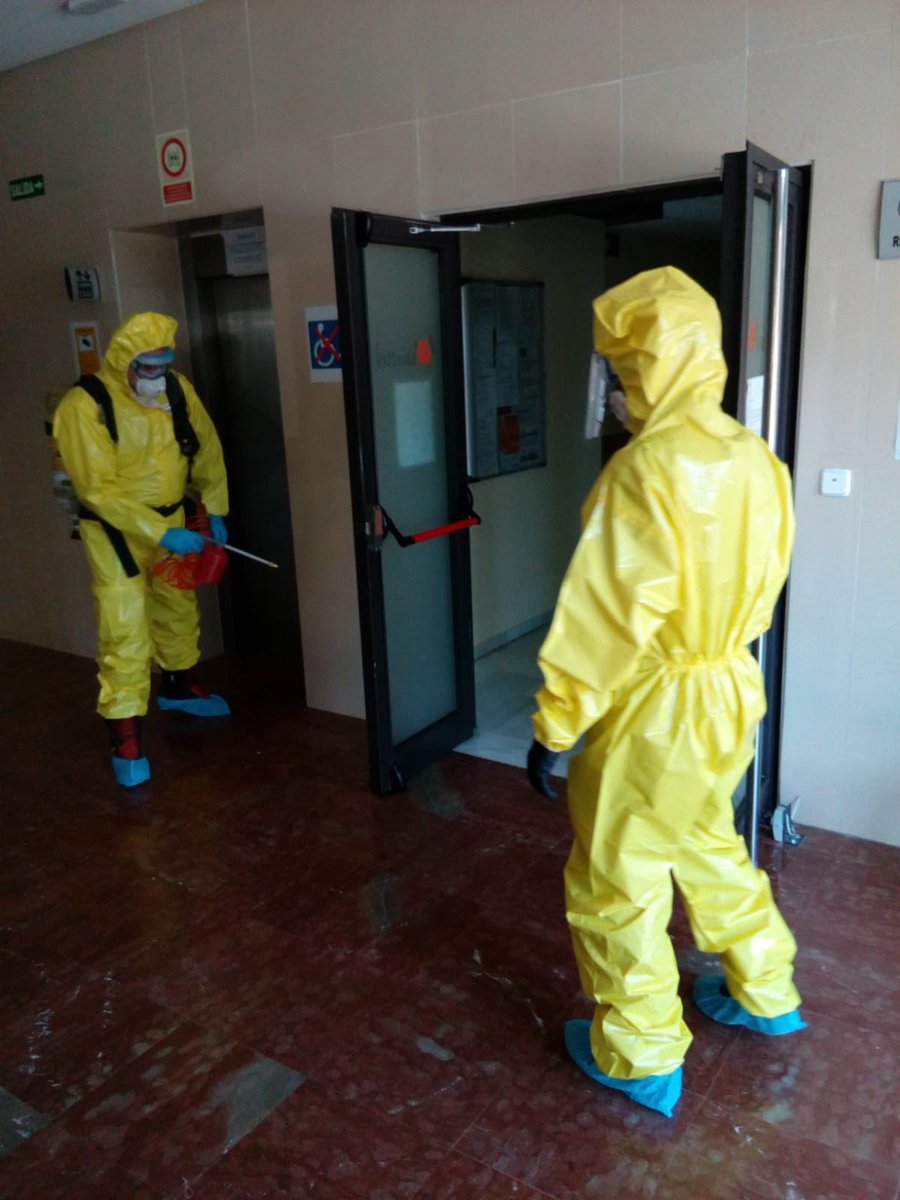 Muchas gracias a los Bomberos del Aljarafe por ayudar a quien más lo necesita, nuestros mayores. Gran trabajo en la desinfección de ASISTTEL en #Tomares.