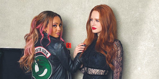 ships_polls's tweet photo. 🏆FANDOM AWARDS 2020- ROUND 1 🏆
(3 hours to vote)
"Fandom Of the Decade"

RT FOR The Choni Fandom
LIKE FOR The Olicity Fandom https://t.co/nOEMkj81lO