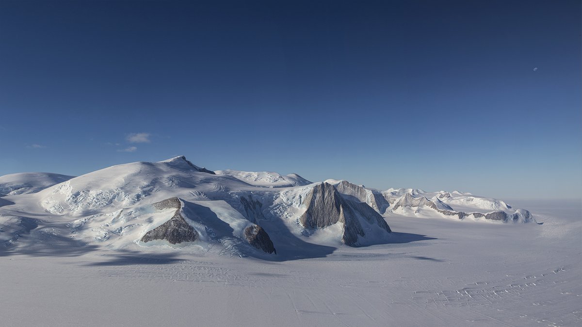 NASA_ICE's tweet photo. Need cool new wallpaper or virtual backgrounds? 🧊😎📹
Measuring ice with Operation #IceBridge, scientist Jeremy Harbeck captured pics of an iceberg near Thule, Greenland; Pine Island Glacier's calving front; the Antarctic Peninsula's Campbell Crest, &amp; Arctic sea ice #NASAatHome https://t.co/l9QBR9mZmc