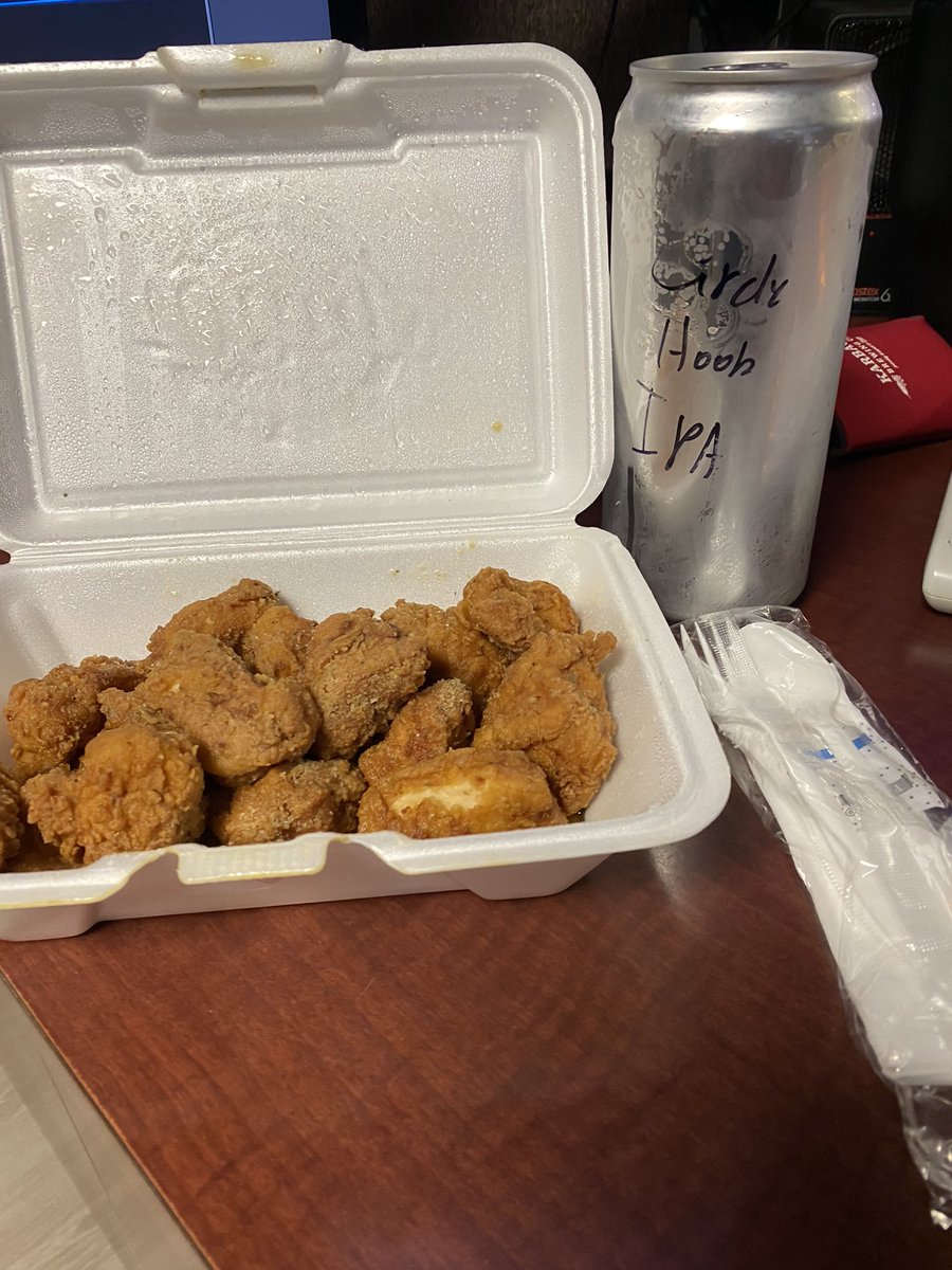 AaronMRaybould's tweet photo. The #LateHitsBar is open and we got plenty of #beer and wings! Shout out to @bakfishbrewing for the awesome #CircleHook IPA and @BigCityWings for my favorite sour cream and onion wings! Listen to @PCreighton1 and I live here: https://t.co/XhmWcWfVva and call in with your #beer https://t.co/Ov2vlYO1EM