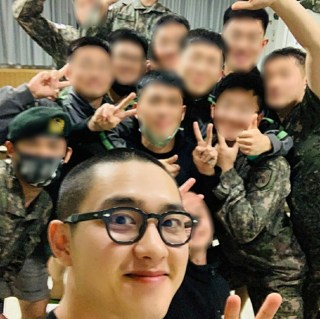 Pagi-pagi tagar #KYUNGSOO dah nangkring aja nih di Trending Topic 😄 ramai diperbincangkan karna beredar foto terbaru doi di dunia wamilnya.

Ahh senangnya~ ❤

#EXO <a href="/weareoneEXO/">EXO</a>