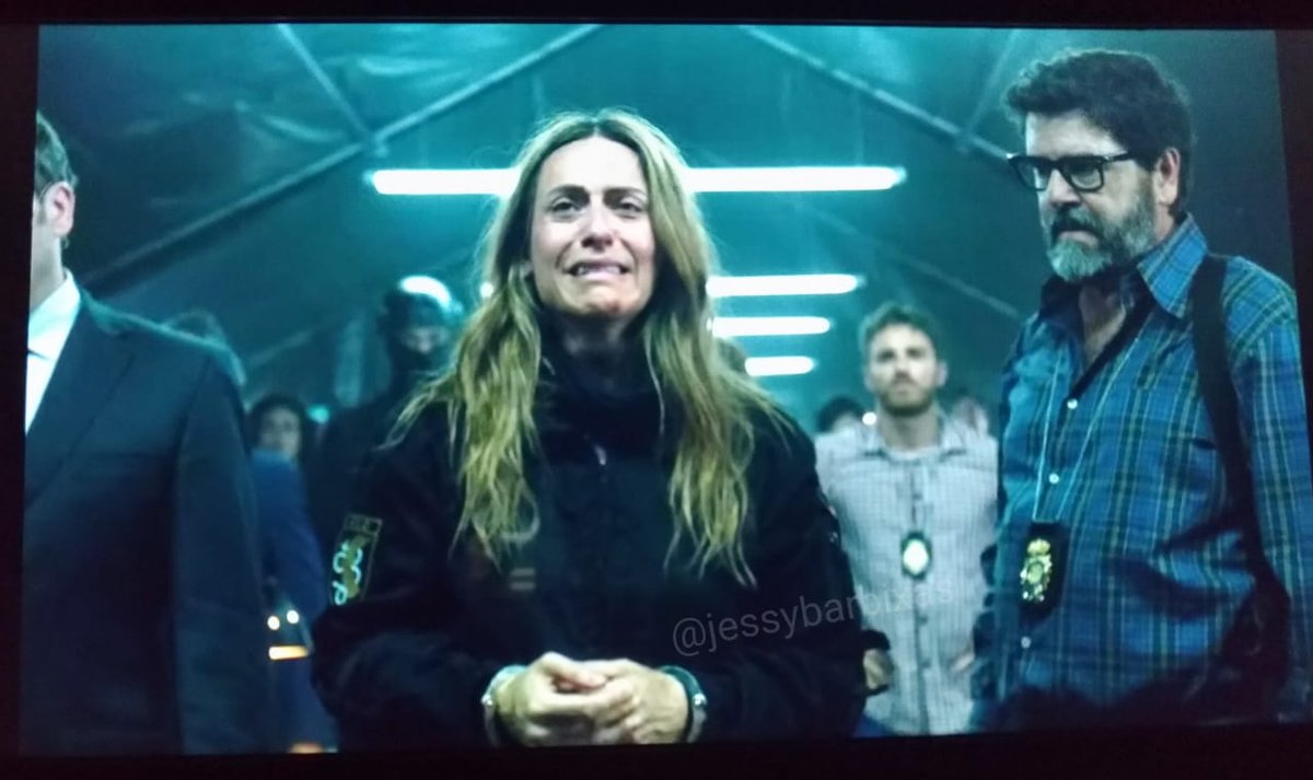 JessyBarbixas's tweet photo. Eu tava de boa com a morte da Nairobi, ai vem essas imagens e já era 😭😭😭😭😭😭😭😭 #LaCasaEnCasa #LaCasaDePapel4 #LaCasaDePapel https://t.co/EUGALe856o