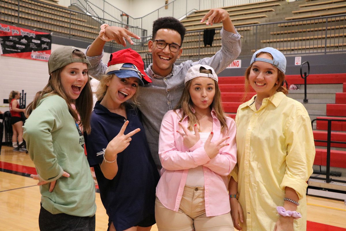 kaitlinbakerrr's tweet photo. #jaydayfriday ❤️🖤 some of our favorite memories from this year!! @JeffCityStuco https://t.co/bgmPcEwEFj