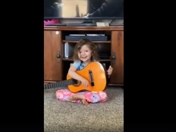 ChardonSchools's tweet photo. VIDEO:  https://t.co/KvDAQFLi4N
Be Kind, Be Safe, &amp; Try Your Best!
Sage advice for always and certainly now ♥ during the pandemic. Our School Resource Officer's Tiny Toppers Preschool daughter sings the Tiny Toppers Promise Song. Awesome job, Tiny Topper!
#WeAreChardon https://t.co/uBbgjJfS8z