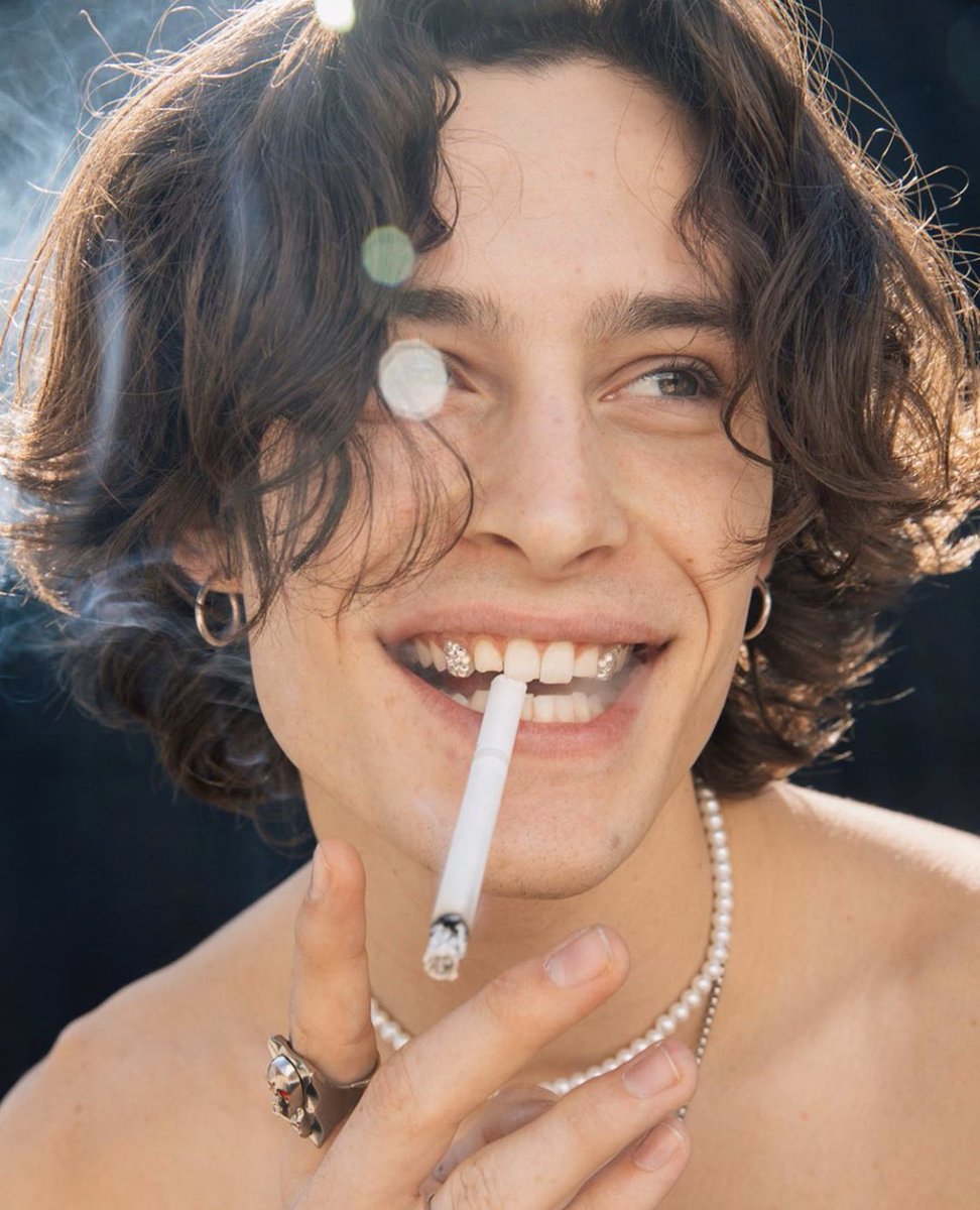 𝙹𝚎 𝚗𝚎 𝚜𝚘𝚞𝚛𝚒𝚜 𝚙𝚊𝚜 𝚙𝚘𝚞𝚛 𝚗'𝚒𝚖𝚙𝚘𝚛𝚝𝚎 𝚚𝚞𝚒
                          ♡