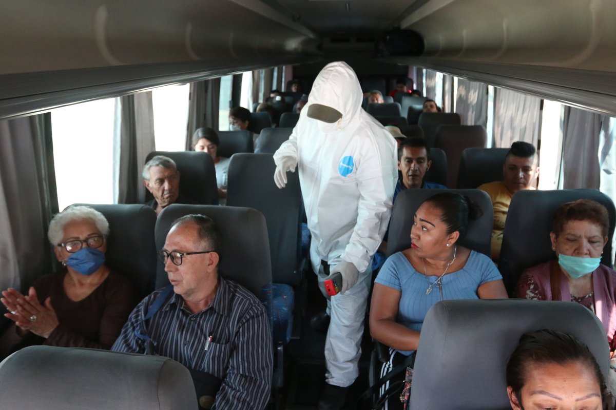 EnriqueAlfaroR's tweet photo. Hoy instalamos filtros sanitarios en las entradas y salidas más importantes del AMG, así como de cercos interestatales con Aguascalientes, Guanajuato, Zacatecas, Michoacán y Colima para evitar que ingresan a nuestro estado quienes presenten cualquier síntoma de #coronavirus. https://t.co/wM5vQJM9Vk