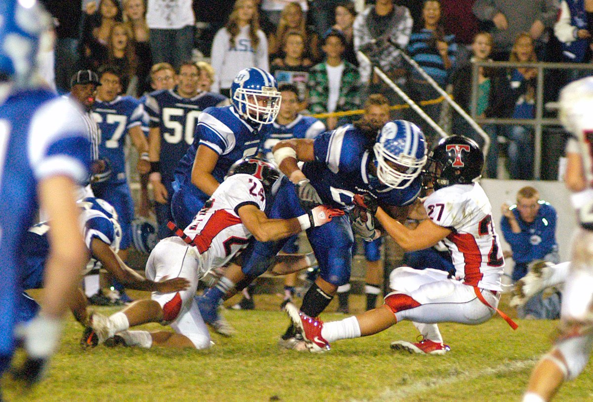 raw_yogijuice20's tweet image. Flashback to one of my favorite wins in high school against San Clemente! Final score 29 to 28! What a memory! #2009 #LaHabra