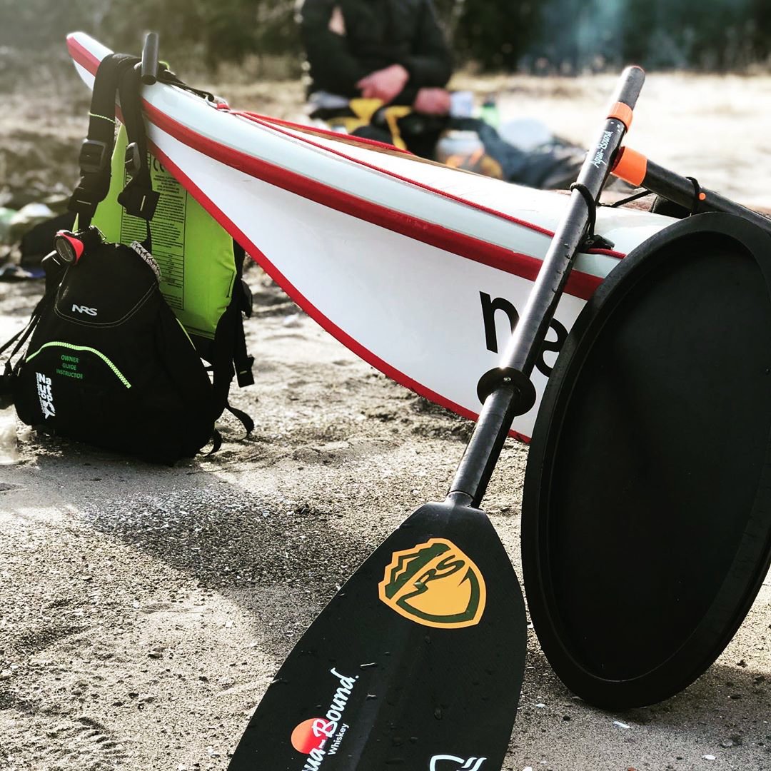 AquaBound's tweet image. We’re dreaming about future trips. What are some of your favorite pieces of paddling gear? 📸 @nautoppkajakcentergrebbestad #aquabound #boundbyadventure #paddlepower #seakayaking #gear #whiskeytangopaddles #whiskeycarbon #posilok