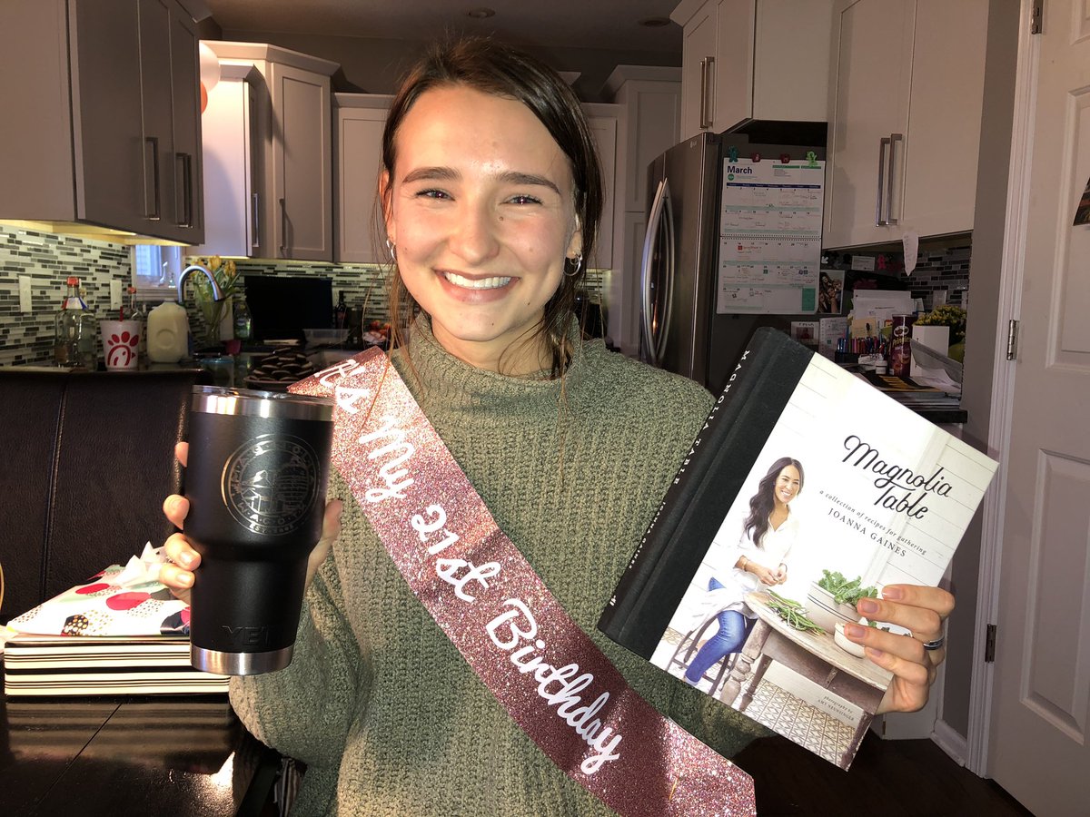 Jetswift's tweet photo. Happy 21st Birthday Peyton!  Thanks @chipgaines @joannagaines for the gifts! https://t.co/jCsEmVZstv