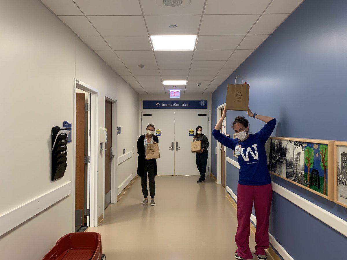 Freelancer1013's tweet photo. Thank you to @ARizzo44 , @RizzoFoundation , and @FatCatChicago for the phenomenal Night Shift dinner in the @LurieChildrens PICU! We appreciated it so much! #PICUNurses #LurieChildrens #StayHomeSaveLives #FlytheW to beat Covid!!! @TheDirectorDoc @LuriePICUNurses @D_Ross3 https://t.co/undd59PpTj