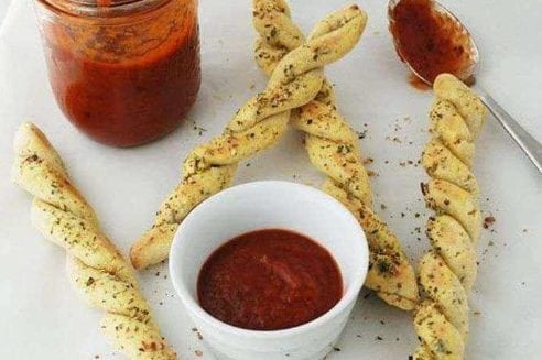 NutriMost's tweet photo. Pizza + Friday = 👌 #fridayfeeling. How's everybody feeling this Friday? We hope this Pizza Stick recipe makes it even better! 🍕 https://t.co/zgZvrrc4yW

#recipe #pizza #fridaynight #fridaynightdinner #motivation #weightloss #healthyhabits #health #nutrition #nutrimost https://t.co/975iFartNe