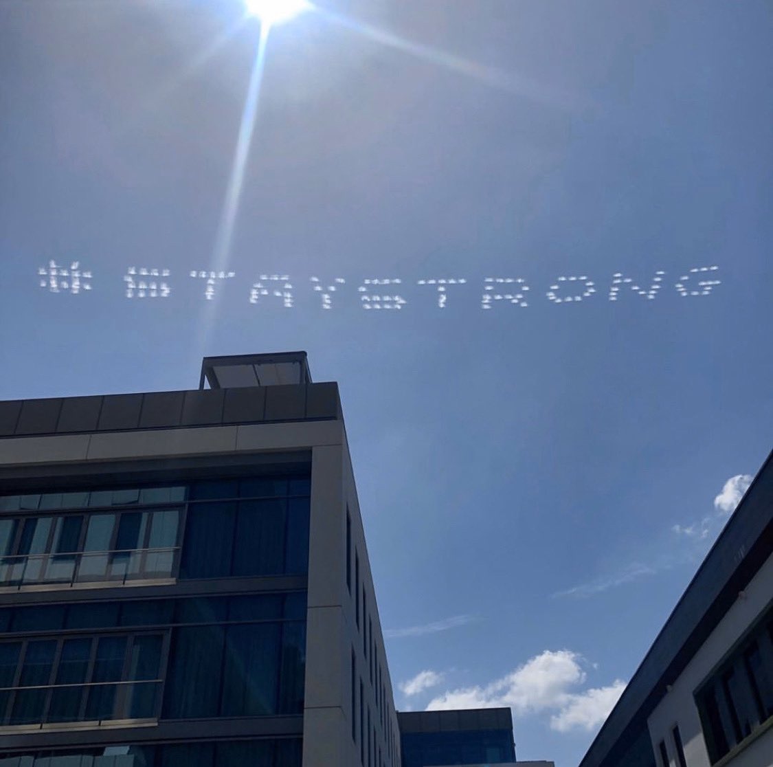 SunMoonRain3's tweet photo. A message from above  in our California skies today. ⠀⠀⠀⠀⠀⠀⠀⠀⠀

A message we could use all as we face more weeks of social distancing,  business closures and concern for the health of our families and fellow man.  
#StayAtHomeAndStaySafe #CoronaLockdown #LockdownForLove https://t.co/9aC6lBP1za